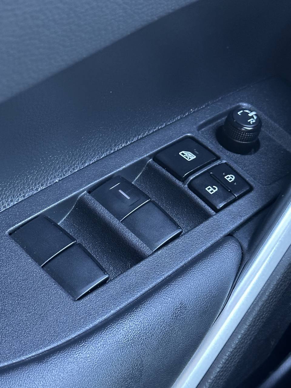 Used 2024 Toyota Corolla Cross AWD Hybrid w/ Convenience Package image 38