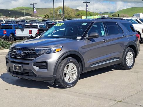 Used 2022 Ford Explorer XLT image 8