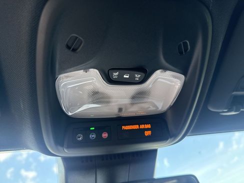 Used 2025 Chevrolet Colorado Trail Boss AWD/4WD image 31