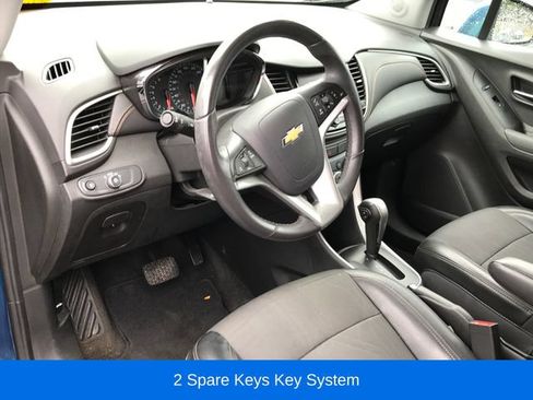 Used 2020 Chevrolet Trax LT w/ LT Convenience Package FWD image 5