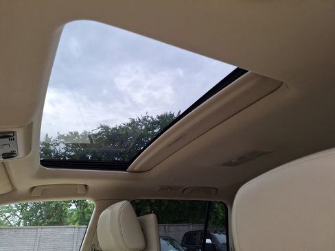 Used 2013 Lexus LX 570 4WD w/ Luxury Pkg image 30