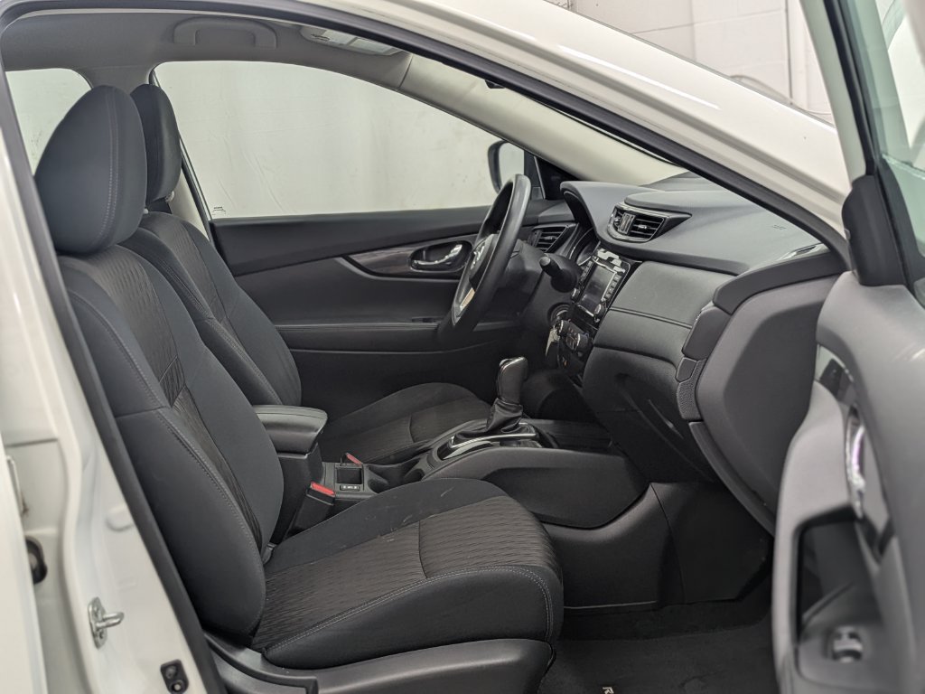 Used 2018 Nissan Rogue SV FWD image 24