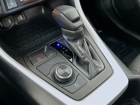 Used 2024 Toyota RAV4 AWD Hybrid image 16