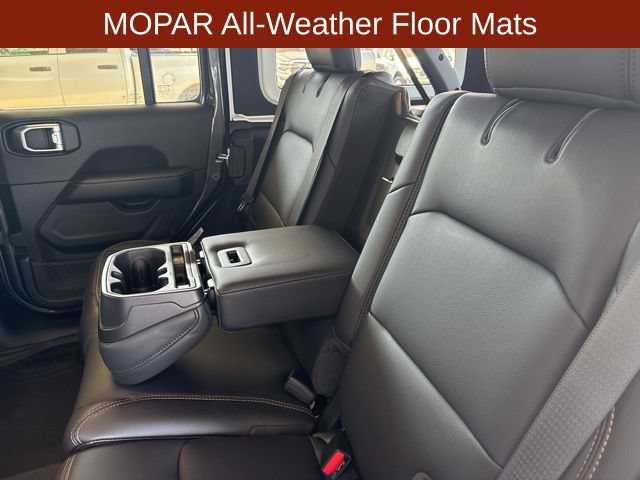 New 2026 Jeep Wrangler Unlimited Sahara w/ Whitecap Package AWD/4WD image 33