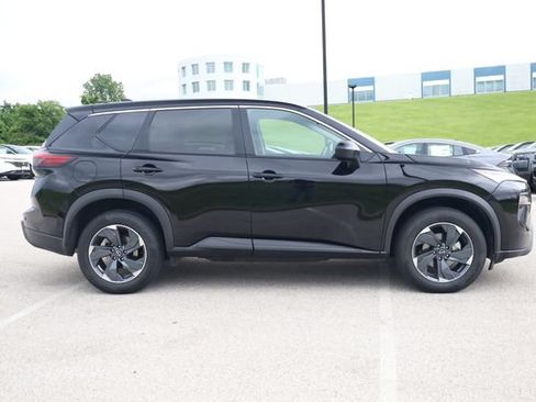 Certified 2025 Nissan Rogue SV FWD image 4