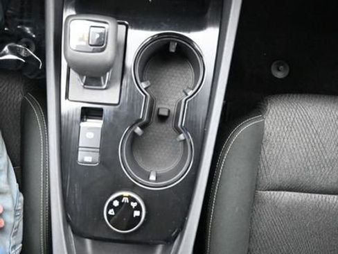 Used 2025 Nissan Rogue SV image 31