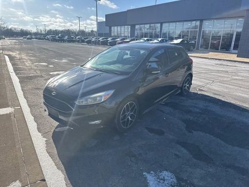 Used 2015 Ford Focus SE w/ SE Sport Package image 1