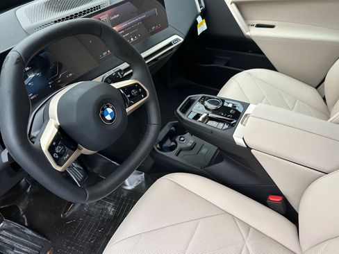 Used 2026 BMW iX xDrive45 AWD/4WD image 4