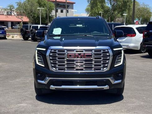 Used 2025 GMC Yukon Denali AWD/4WD image 3