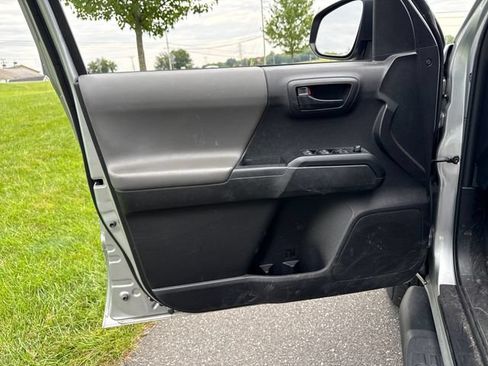 Used 2023 Toyota Tacoma SR AWD/4WD image 21