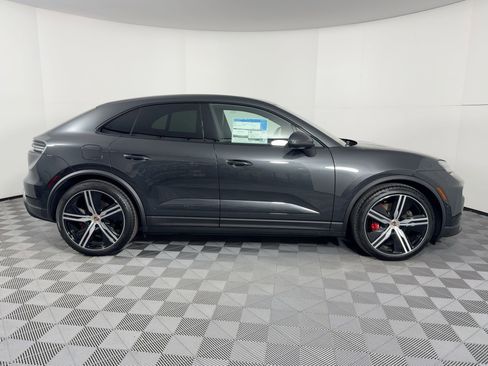Used 2025 Porsche Macan 4S Electric image 8