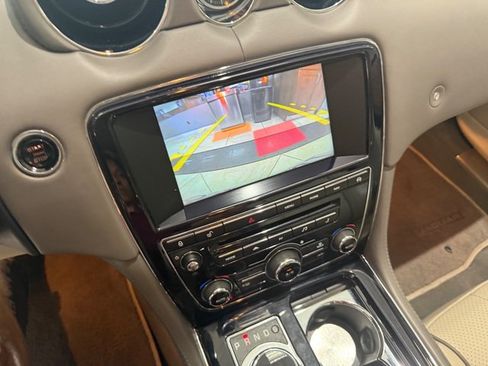Used 2014 Jaguar XJ L Portfolio RWD image 23