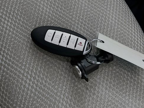 Used 2022 Nissan Rogue Sport SV image 36