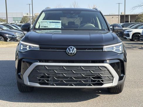 New 2026 Volkswagen Taos SE FWD image 8