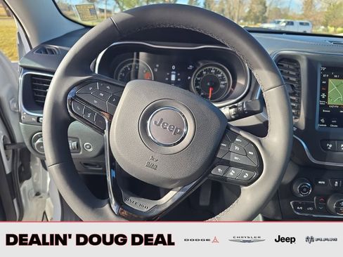Used 2023 Jeep Cherokee Altitude Lux image 15