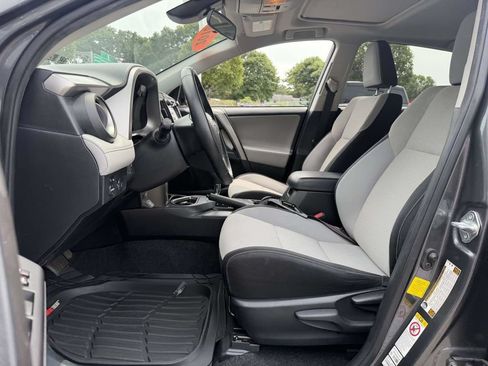 Used 2018 Toyota RAV4 XLE FWD image 14