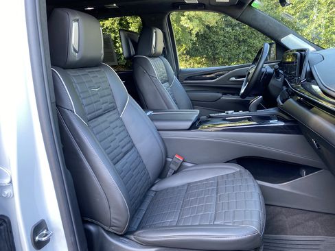 Used 2024 Cadillac Escalade V w/ LPO, ONYX Package image 38