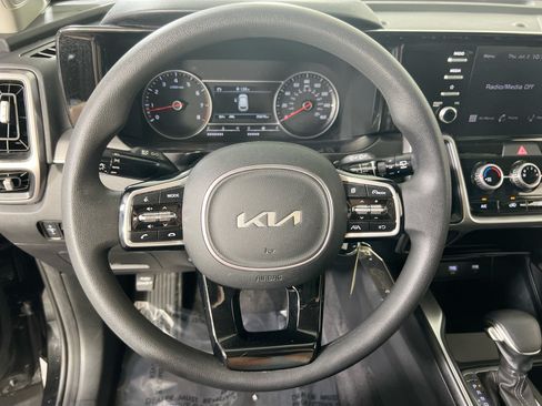 Used 2023 Kia Sorento LX FWD image 11