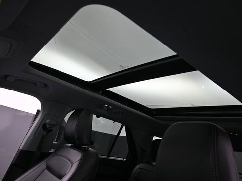 Used 2022 Ford Explorer Limited w/ Equipment Group 301A image 23