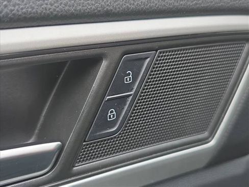 Used 2023 Volkswagen Atlas Cross Sport SE FWD image 10