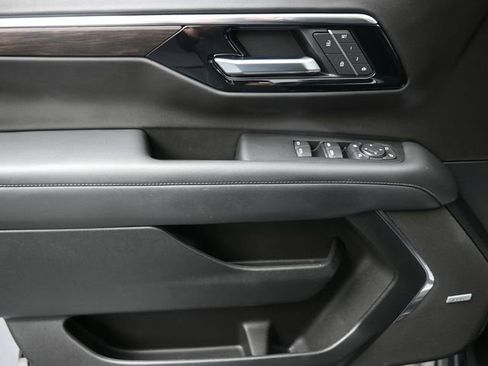 Used 2025 Chevrolet Suburban LT w/ Comfort Package image 13