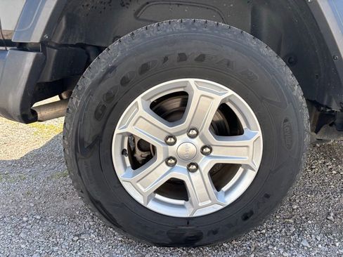 Used 2018 Jeep Wrangler Unlimited Sport S AWD/4WD image 19