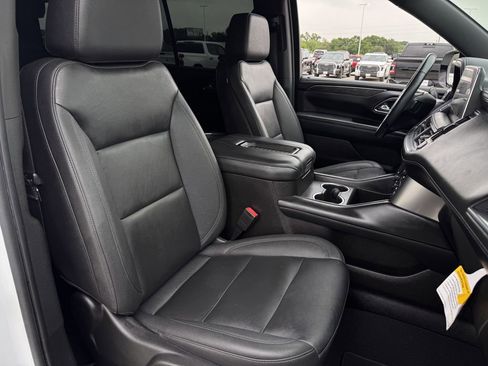 Used 2023 Chevrolet Tahoe Z71 w/ Luxury Package AWD/4WD image 27