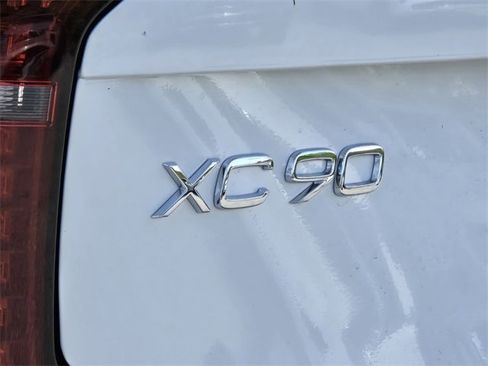 New 2026 Volvo XC90 T8 Plus w/ Protection Package Premier image 11