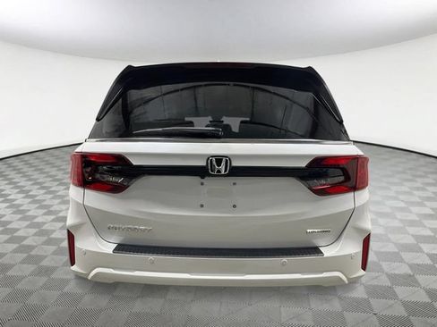 New 2026 Honda Odyssey Touring image 4