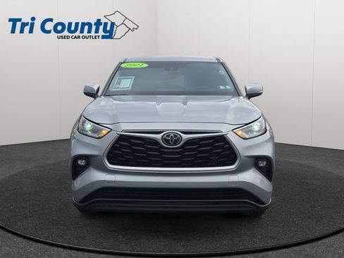 Used 2021 Toyota Highlander LE AWD/4WD image 2