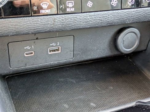 Used 2023 Mitsubishi Outlander SE image 23