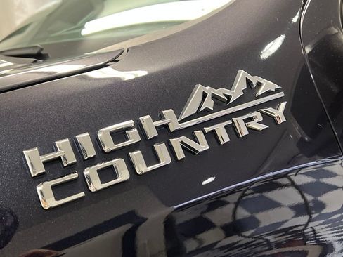 Used 2023 Chevrolet Silverado 1500 High Country w/ High Country Premium Package AWD/4WD image 5