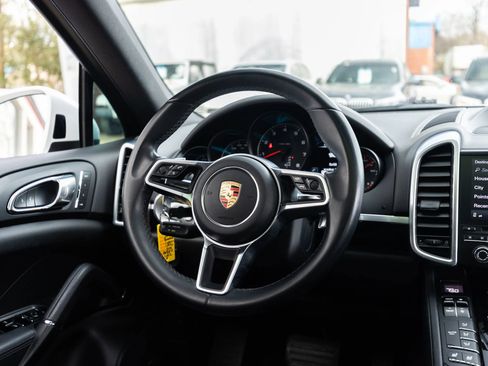 Used 2017 Porsche Cayenne Platinum Edition image 26