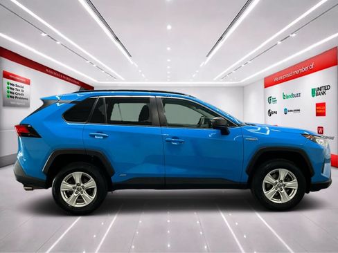 Used 2021 Toyota RAV4 LE AWD/4WD image 8