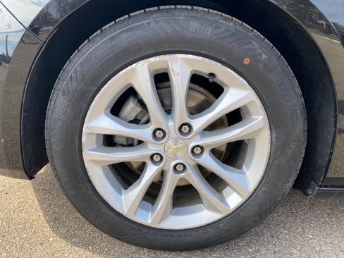 Used 2017 Chevrolet Malibu LT image 23