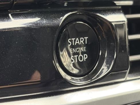 Used 2025 Nissan Pathfinder SV image 17