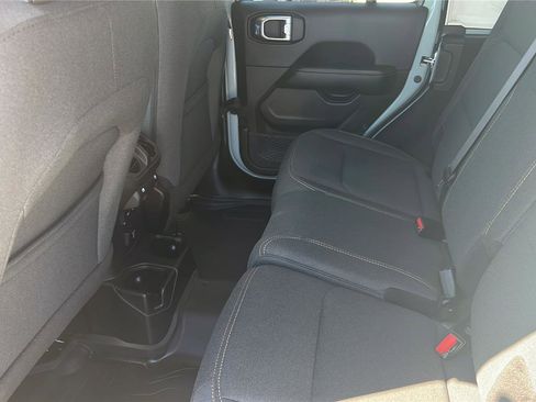 Used 2024 Jeep Wrangler Sahara image 19