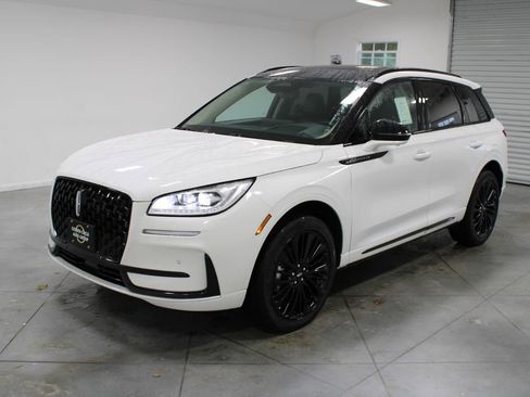 New 2026 Lincoln Corsair Reserve image 3