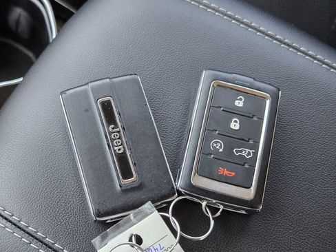 Used 2023 Jeep Grand Cherokee L Limited w/ Luxury Tech Group II RWD image 34