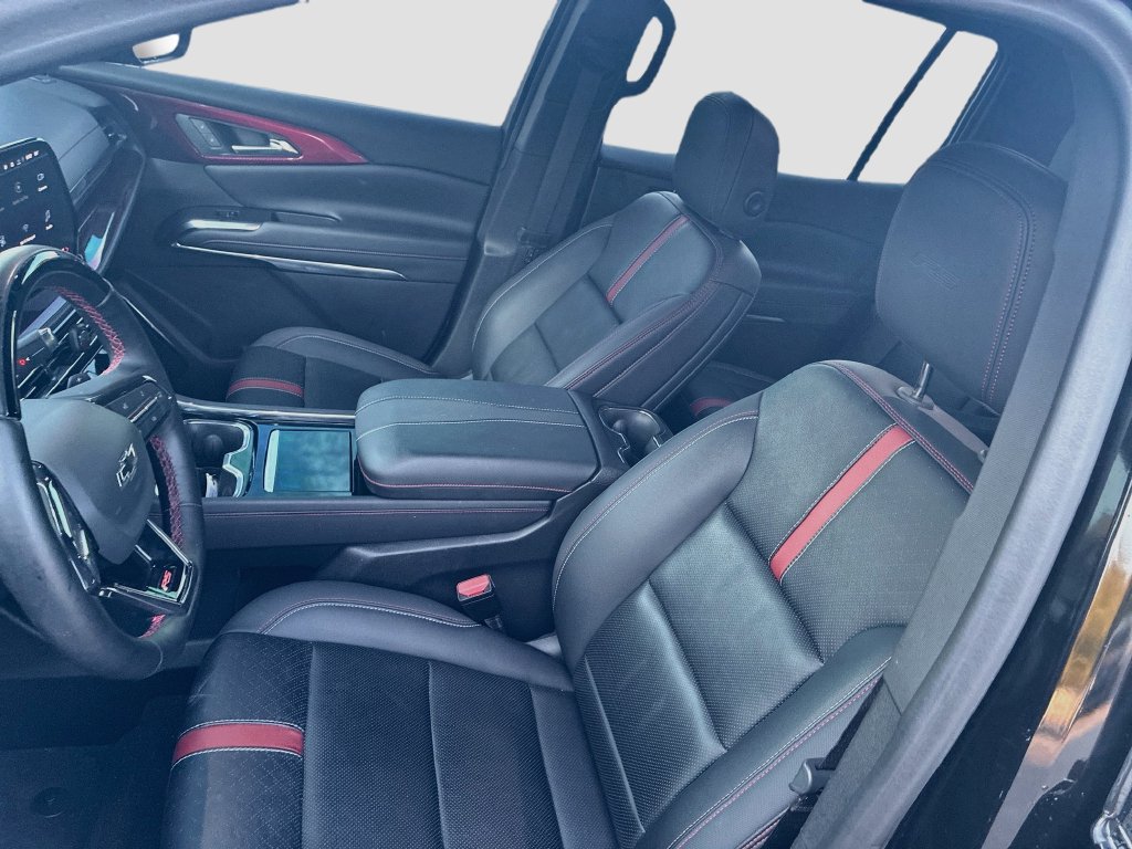 Used 2025 Chevrolet Traverse RS FWD image 20
