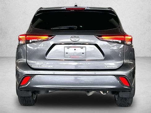 Used 2025 Toyota Highlander Limited AWD/4WD image 4