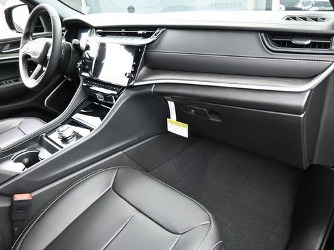 New 2026 Jeep Grand Cherokee Limited w/ Limited Altitude Package RWD image 39