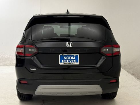 Certified 2025 Honda Pilot EX-L image 8