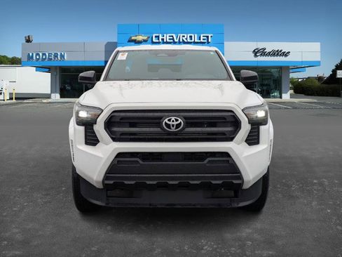 Used 2024 Toyota Tacoma SR image 5