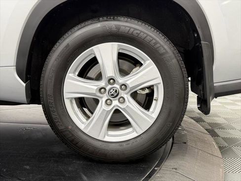 Certified 2023 Toyota Highlander L image 12