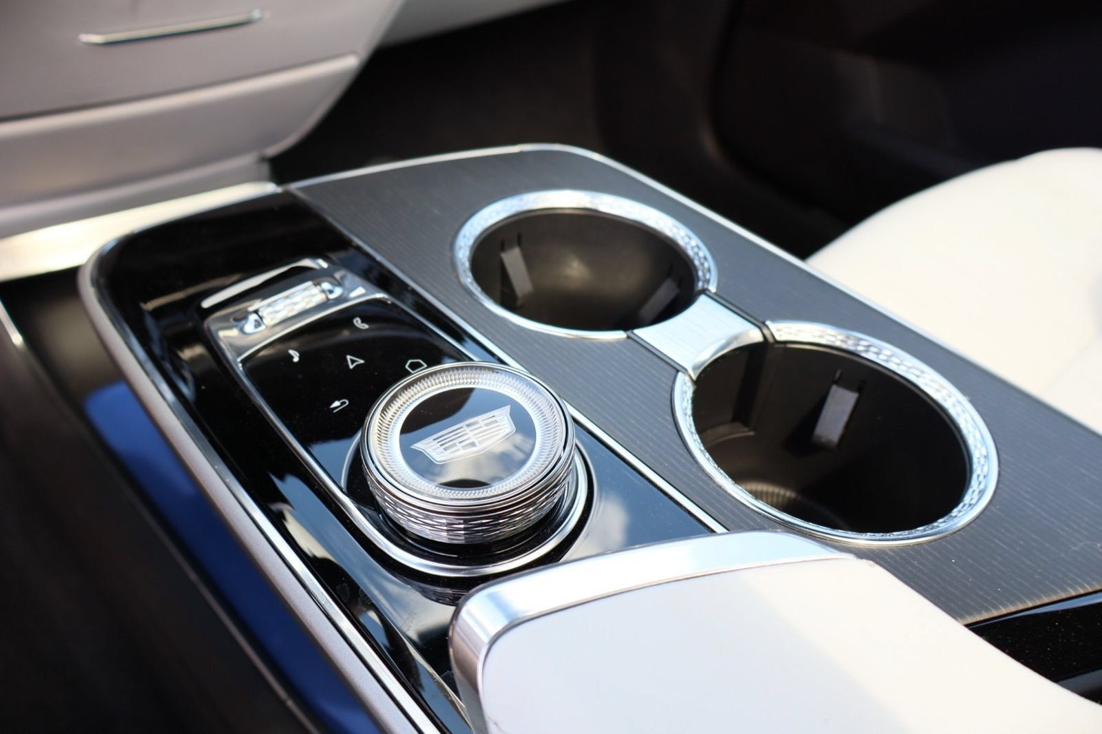 Used 2024 Cadillac Lyriq Luxury AWD/4WD image 31
