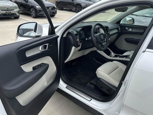 Used 2024 Volvo XC40 B5 Plus w/ Protection Package Premier AWD/4WD image 7