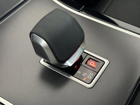 Used 2025 Land Rover Range Rover Velar Dynamic SE image 22