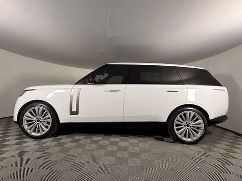New 2026 Land Rover Range Rover Long Wheelbase SE AWD/4WD image 3