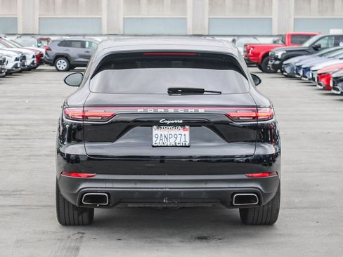 Used 2022 Porsche Cayenne image 8